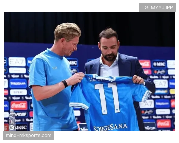 德布劳内加盟那不勒斯身披10号球衣,状态出色引球迷热盼 德布劳内加盟那不勒斯身披10号球衣,状态出色引球迷热盼