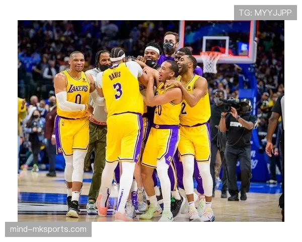 拉贾·朗多关键挡拆助攻提升湖人组织效率明显